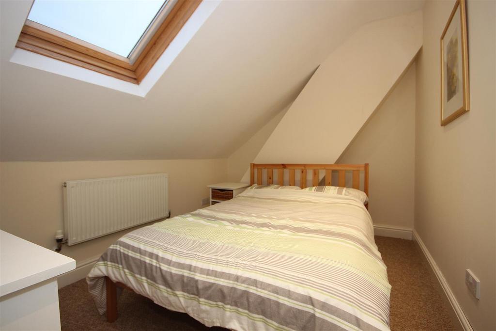 Bed 2.jpg