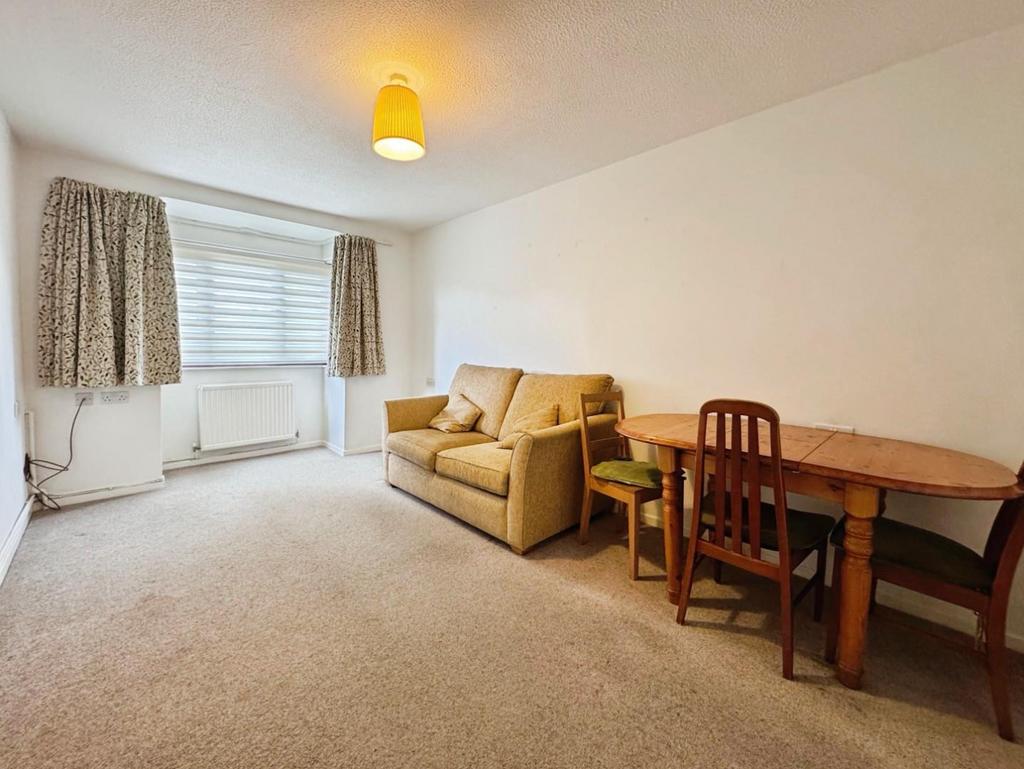 80327272-Living 20 Room.jpg