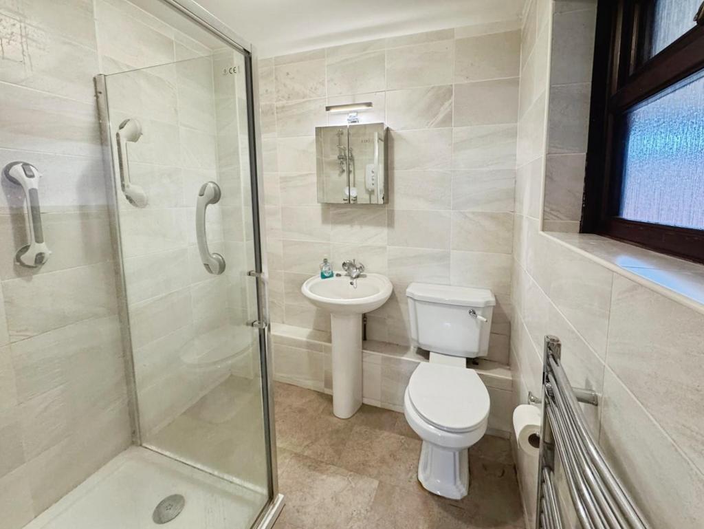 Ae0bffe3-Shower 20 Room.jpg