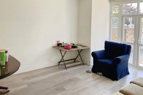4 bedroom end of terrace house to rent, Hulse Road, London IG11