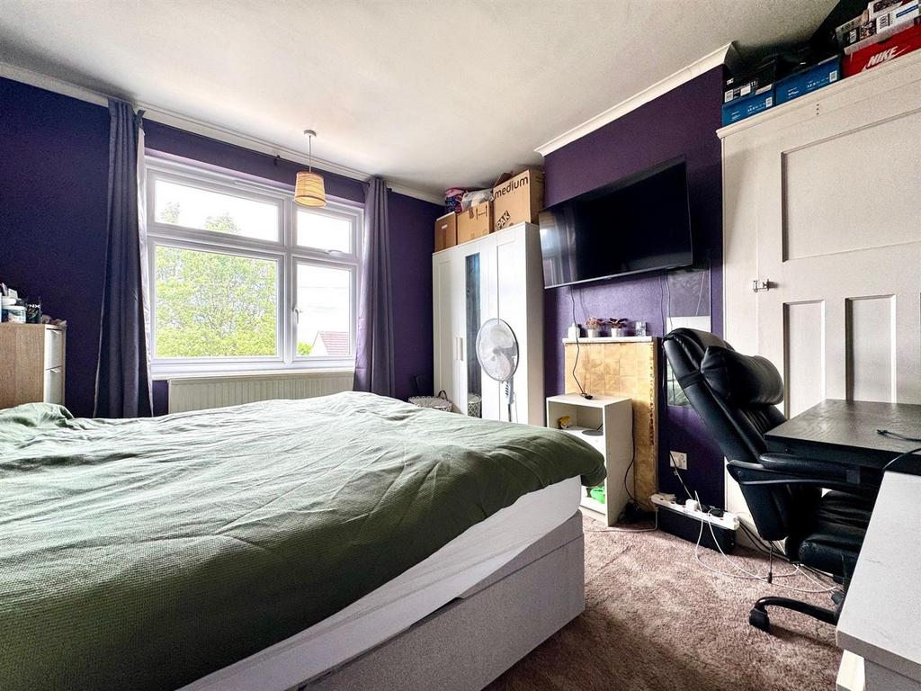 Bedroom 1.jpg