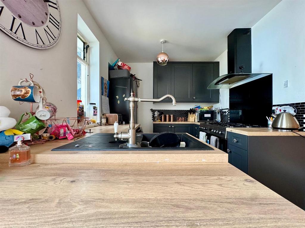 Kitchen 1.jpg
