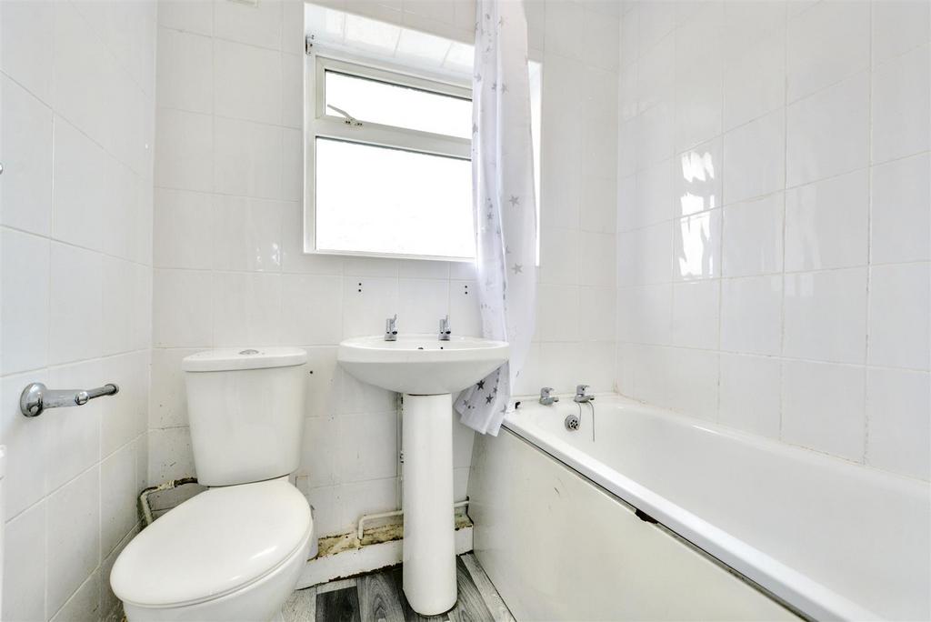 Bathroom 1.jpeg