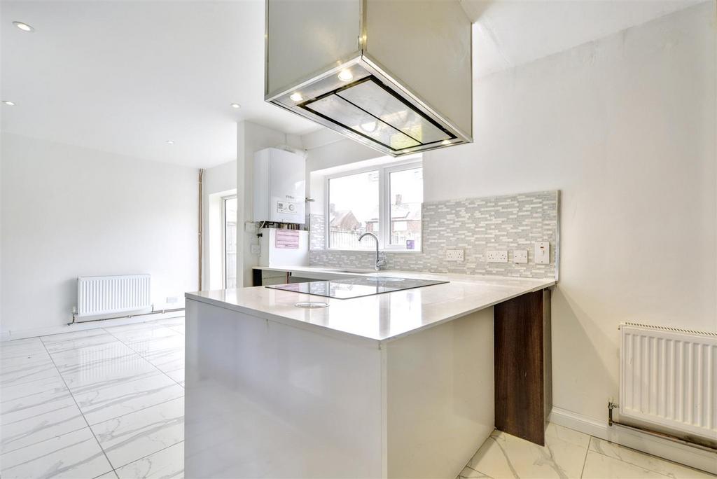 Kitchen 1.jpeg