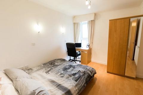 2 bedroom flat to rent, Vicarage Lane, London, E15