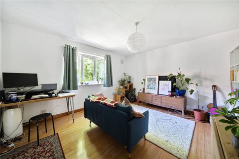 18 Woodview Close, London, N4 1DG