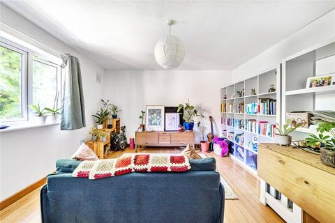 18 Woodview Close, London, N4 1DG