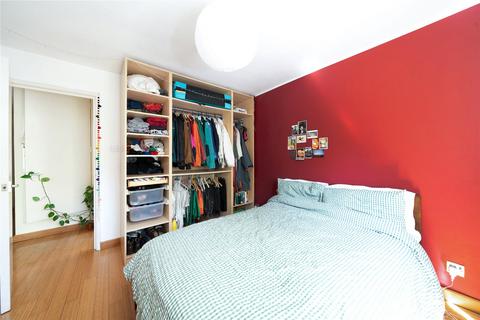 18 Woodview Close, London, N4 1DG