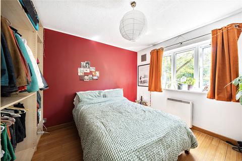 18 Woodview Close, London, N4 1DG