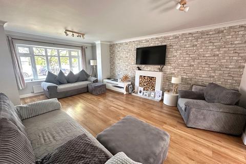 2 Old Dean, Bovingdon, Hemel Hempstead, HP3 0EU