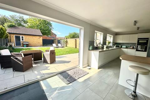 2 Old Dean, Bovingdon, Hemel Hempstead, HP3 0EU