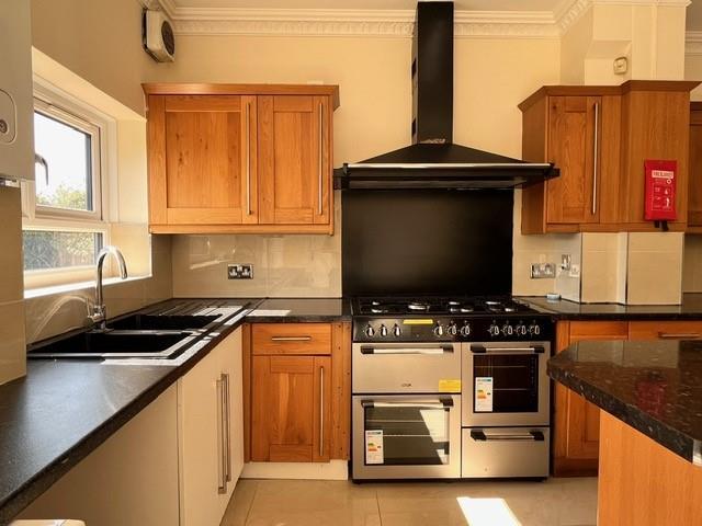 Kitchen3.jpg