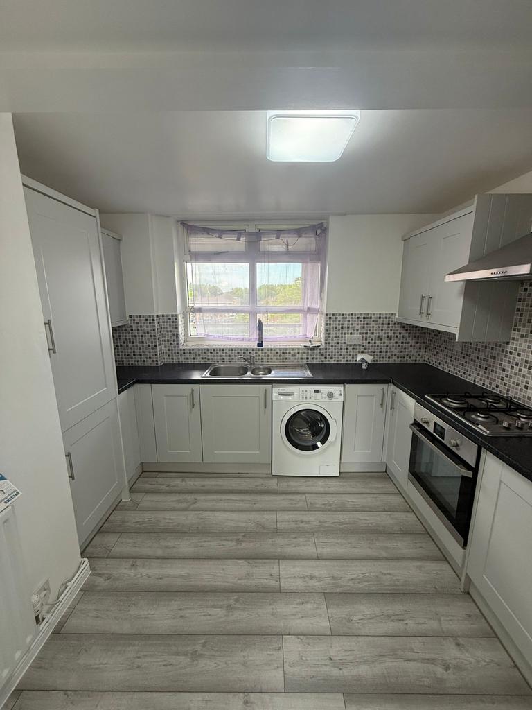 3 Bedroom Maisonette For Rent in EN8