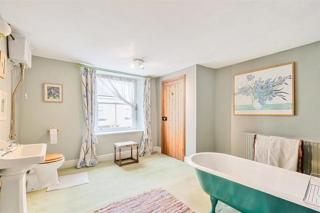 7 - House Family Bathroom.jpg