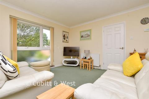 2 bedroom flat for sale, Griffin Way, Bookham, Leatherhead, Surrey