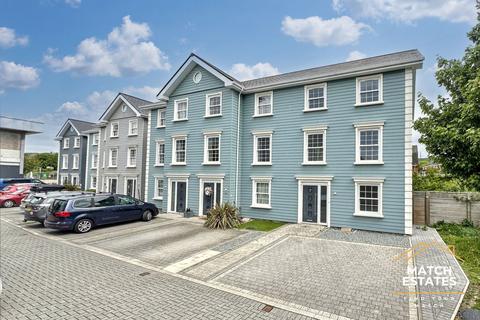 8 Parkside, Folkestone, CT19 5WN
