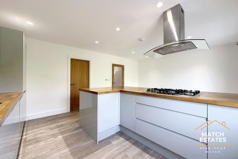 8 Parkside, Folkestone, CT19 5WN
