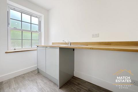 8 Parkside, Folkestone, CT19 5WN