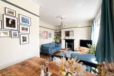 2 bedroom flat for sale, Leigh-on-Sea SS9