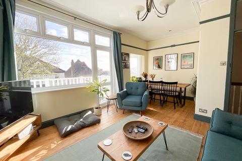 2 bedroom flat for sale, Leigh-on-Sea SS9