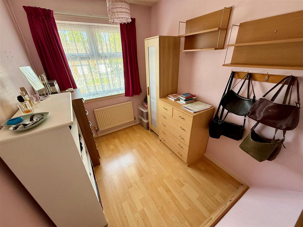 AR26 Bed3.jpg