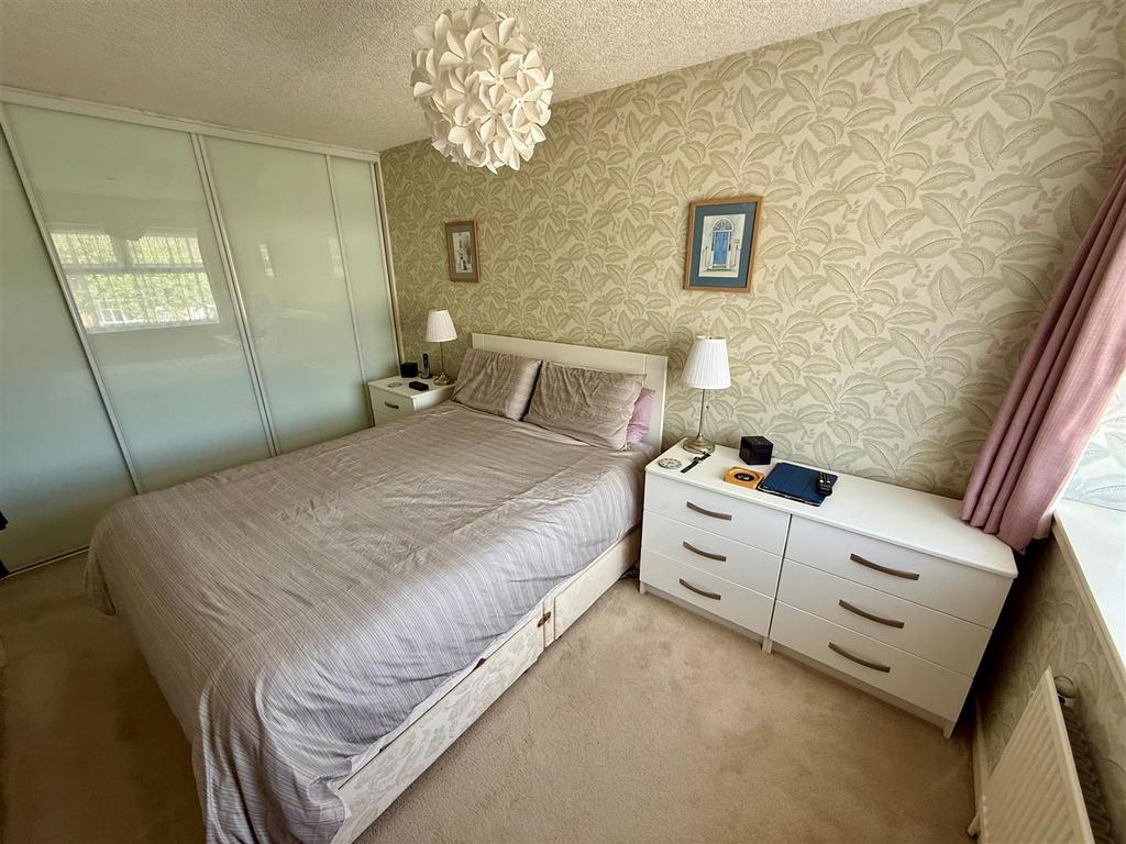 AR26 Bed1-2.jpg