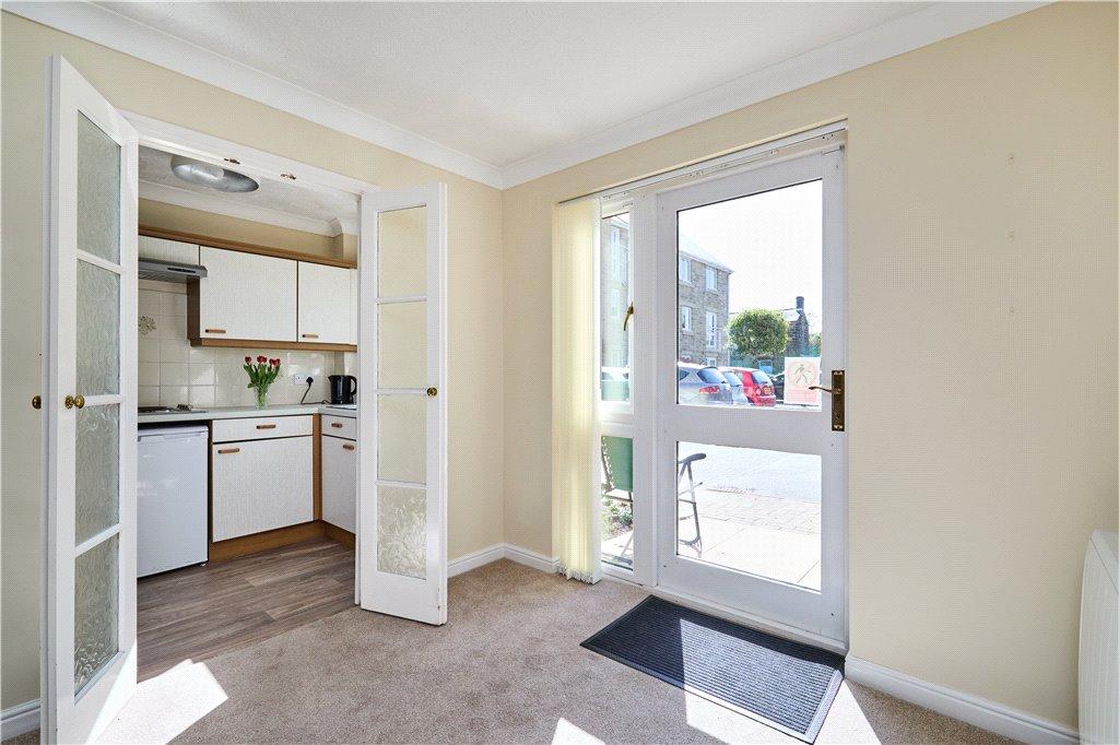 Kitchen Lounge