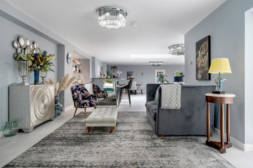 Family Room/Bar