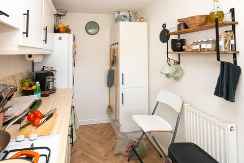 17 Hadfield Close, Sheffield, S9 3GD