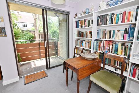 undefined, Field Lane, Teddington TW11