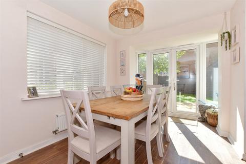 2 Nicholas Way, Sholden, Deal, CT14 0FE