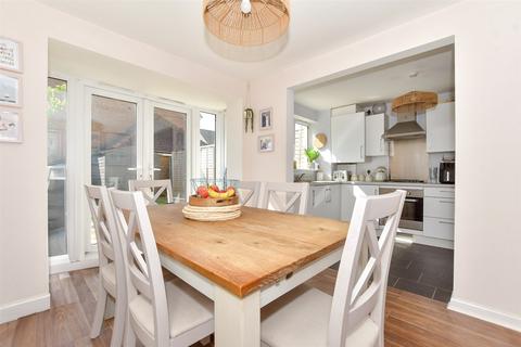 2 Nicholas Way, Sholden, Deal, CT14 0FE