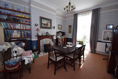 4 bedroom terraced house for sale, Mowbray Road, South Shields