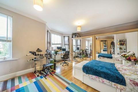 33 Melbourne Avenue, London, W13 9BX