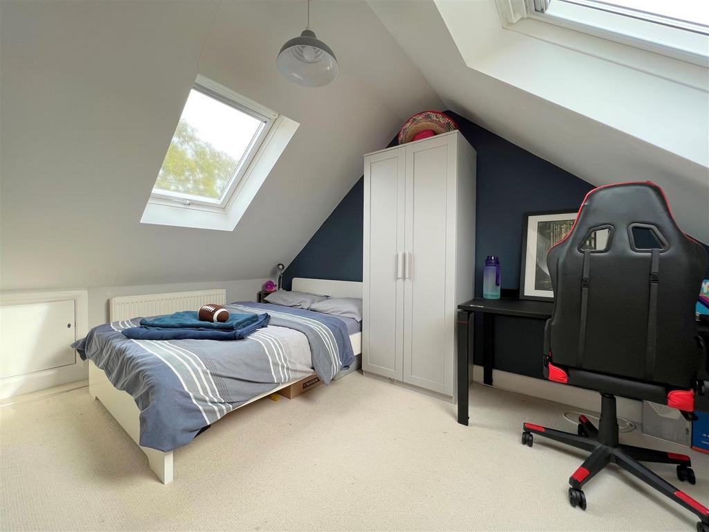 Bed 3-001.jpg
