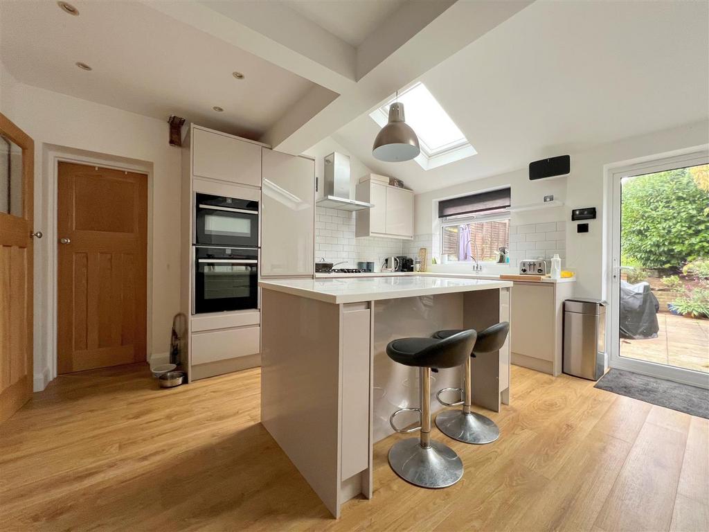 Kitchen 3-001.jpg