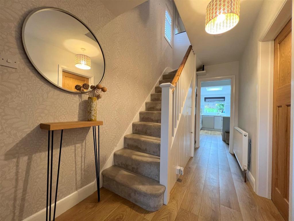 Hallway-001.jpg