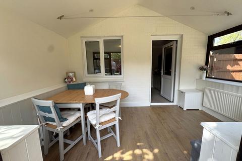 86 Avenue Road, Winslow, Buckingham, MK18 3DB