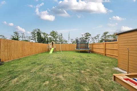 3 bedroom semi-detached house for sale, Sanderling Close, Kirby Cross, Frinton-on-Sea