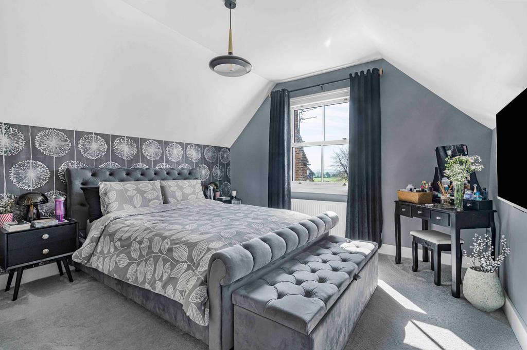 Mastrer Bedroom