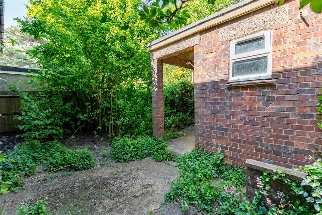 Garden &amp; Outhouses