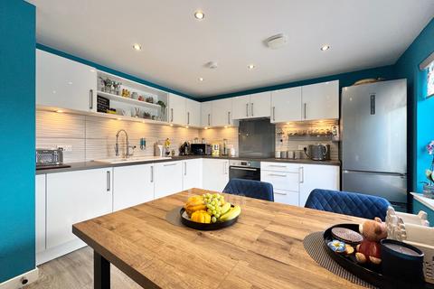 61 Auldlea Gardens, Beith, KA15 2EP