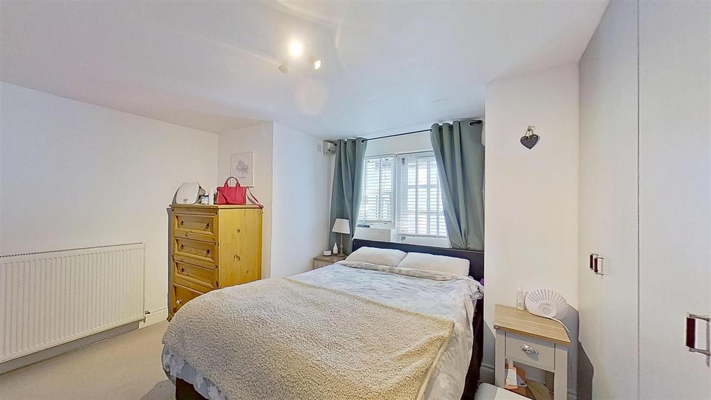 Earlsfield-Road-Earlsfield-SW18-04302025 213142.jp