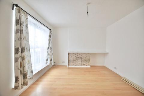 4 bedroom terraced house to rent, The Close, Newbury Park, IG2