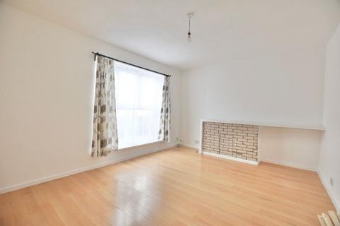 4 bedroom terraced house to rent, The Close, Newbury Park, IG2