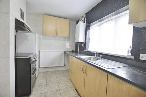 4 bedroom terraced house to rent, The Close, Newbury Park, IG2