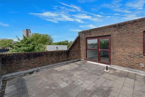 3 bedroom flat for sale, Prince Of Wales Road, London