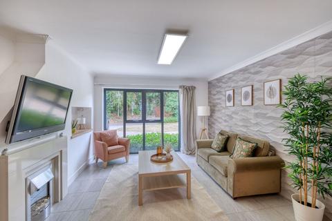 24 Brickhouse Lane, Stoke Prior, Bromsgrove, B60 4LX