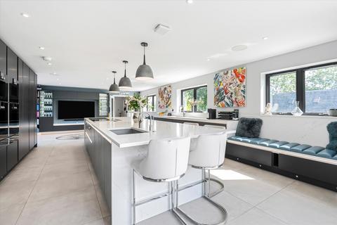 Chazey End The Warren, Caversham, Reading, RG4 7TQ