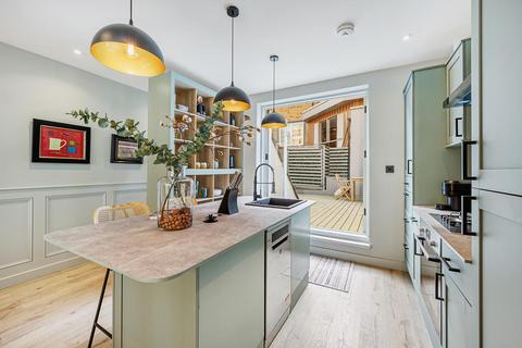 undefined, The Avenue, London